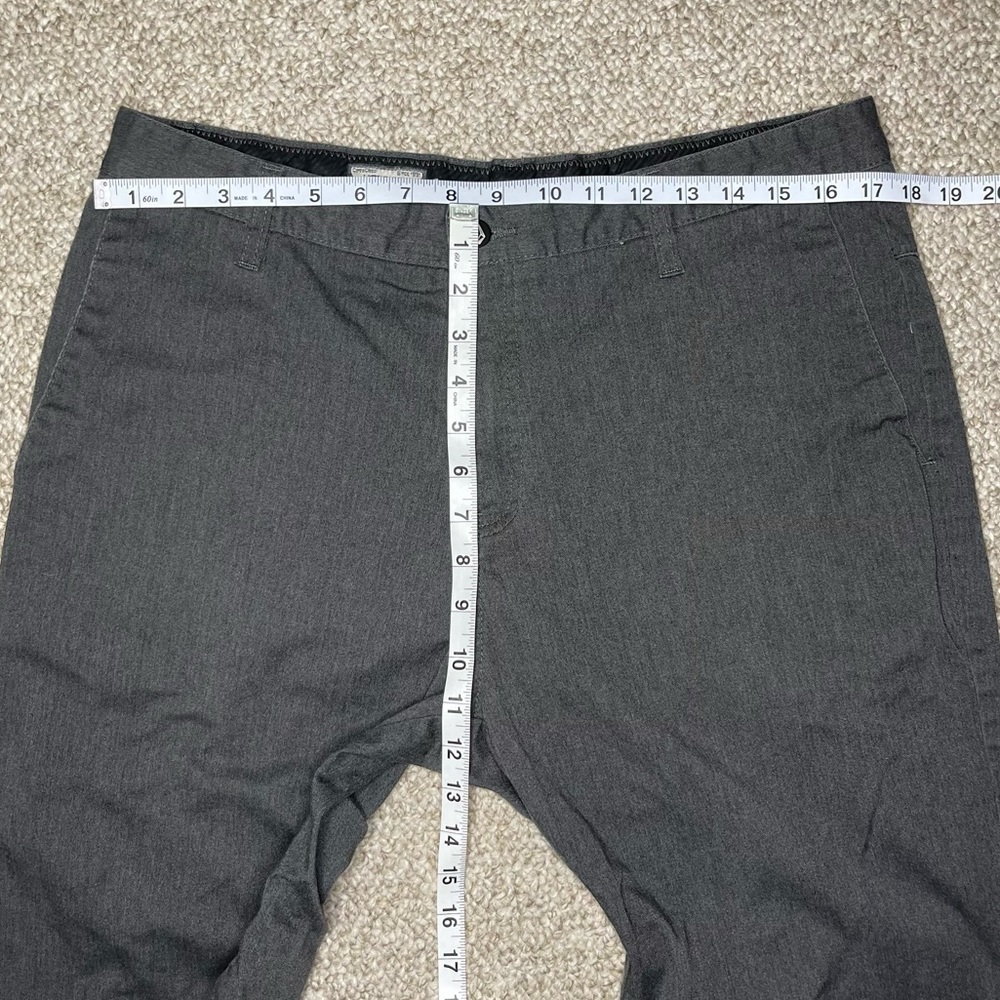 Volcom shorts - Picture 7 of 8
